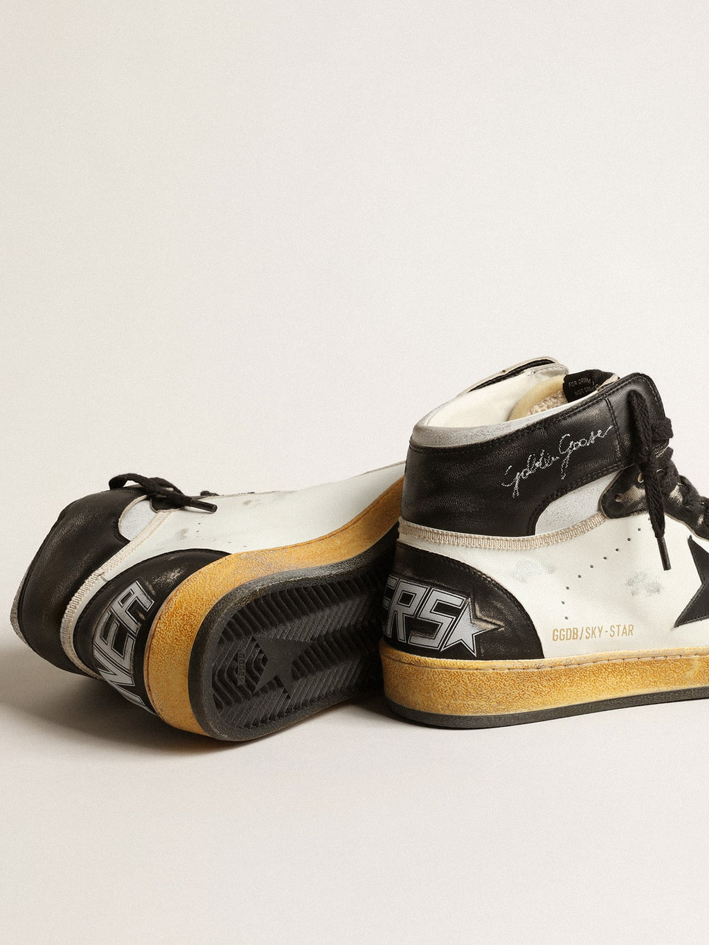 Sky-Star in white nappa leather with black leather star| Golden Goose