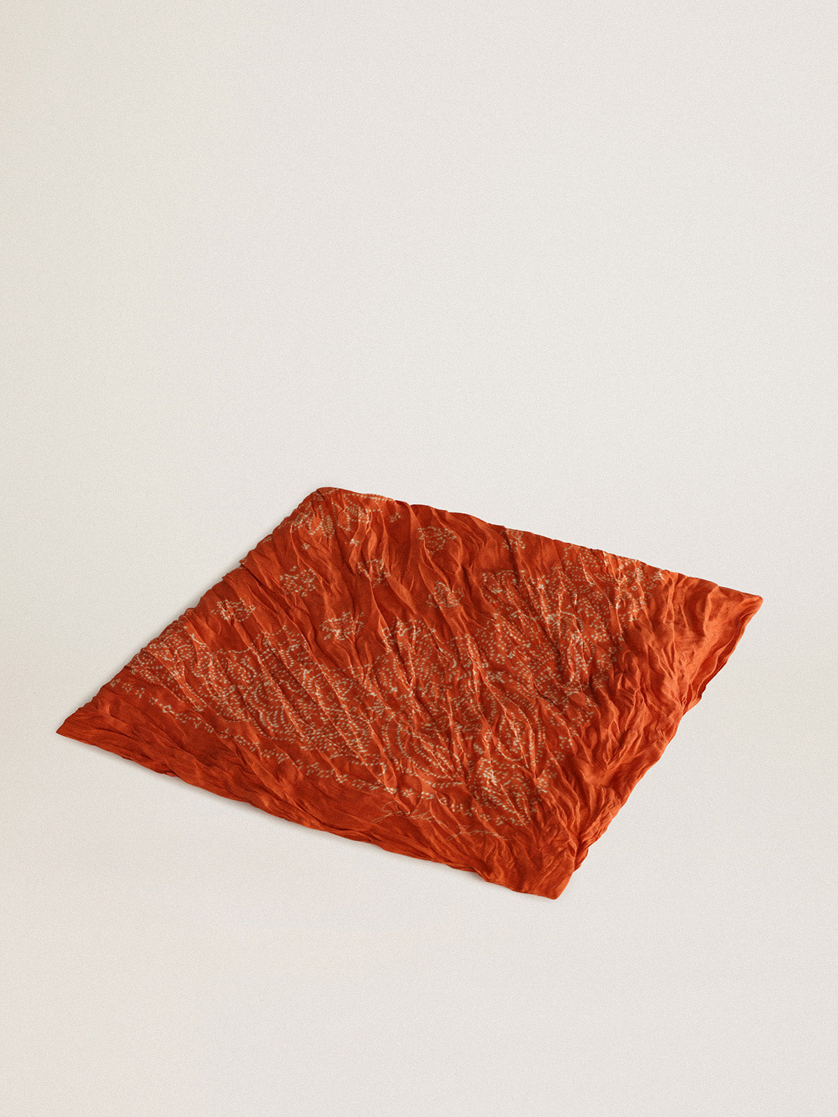 Rust-colored scarf with dotted paisley pattern| Golden Goose