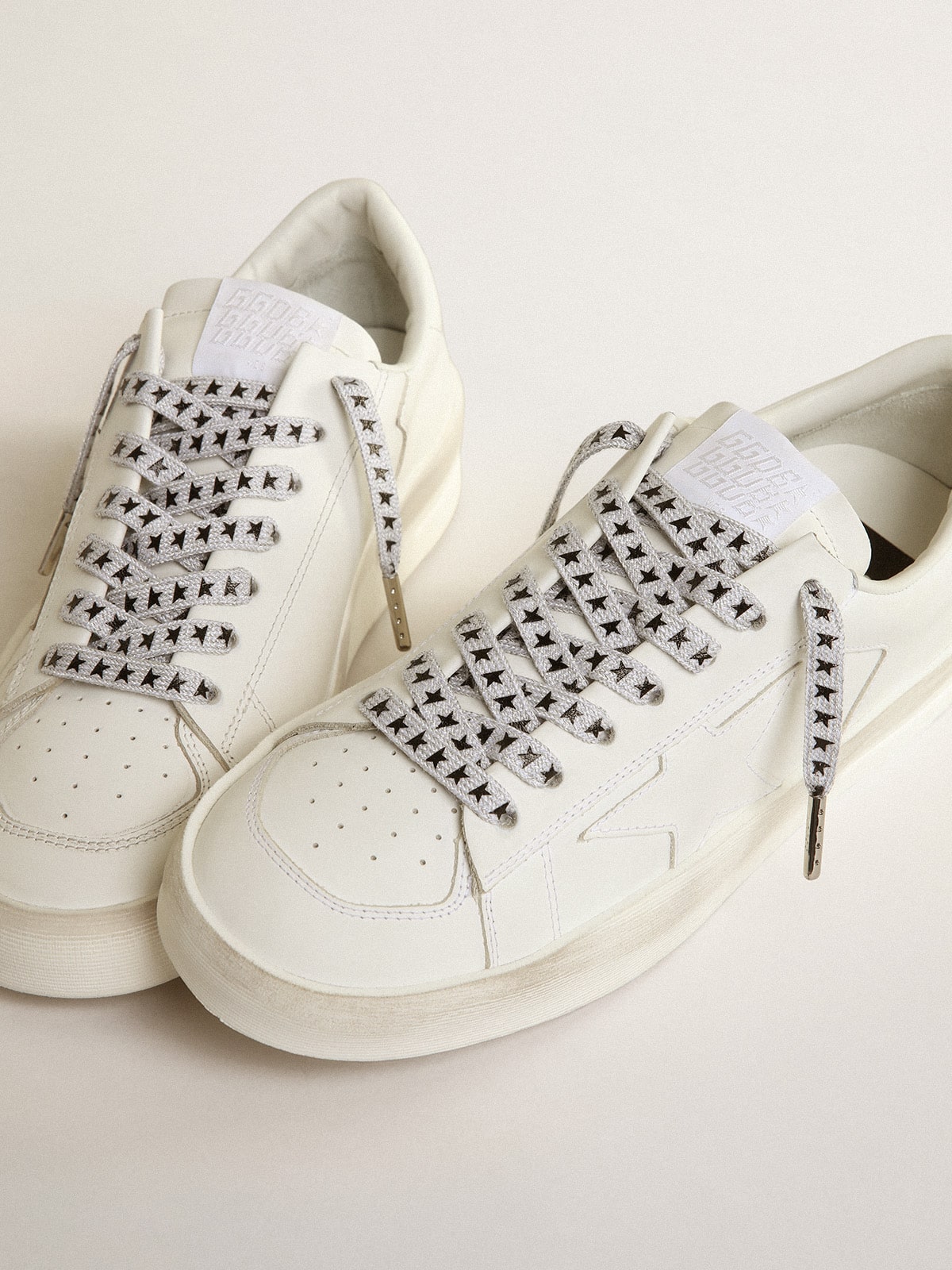 Ice-gray cotton laces with contrasting black stars| Golden Goose