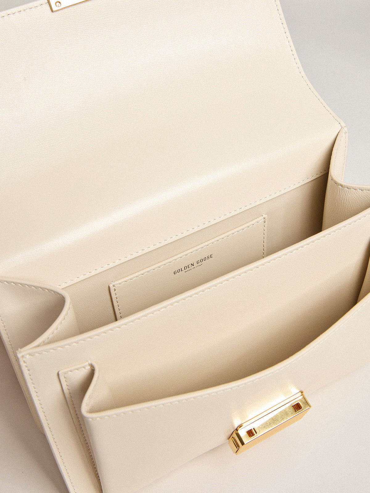 Venezia Bag in butter-colored boarded leather with gold details| Golden Goose