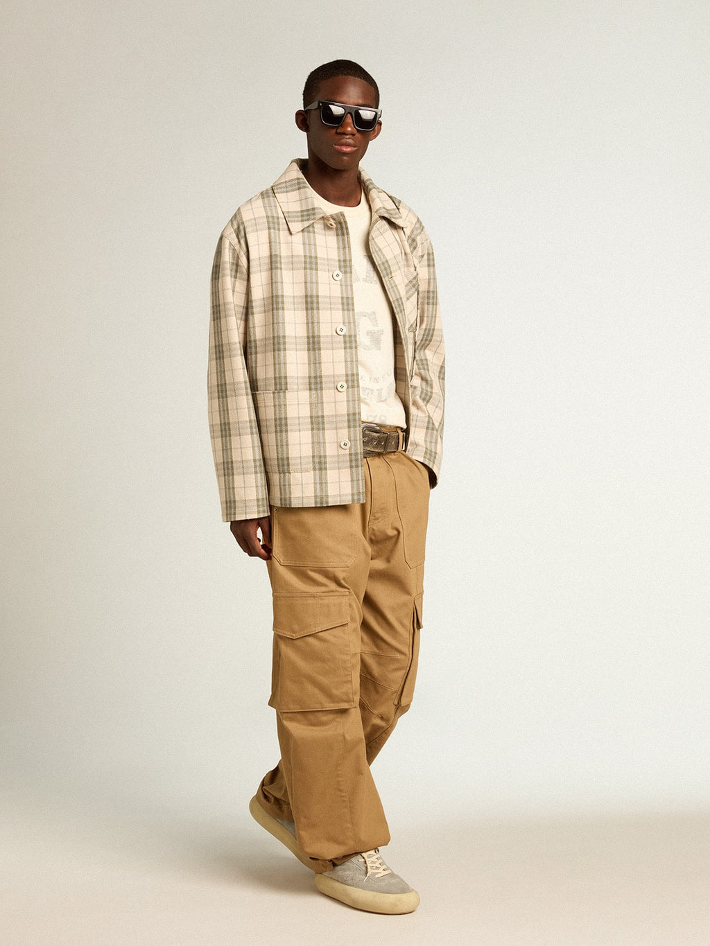 Men's cotton T-shirt in aged white with faded lettering| Golden Goose