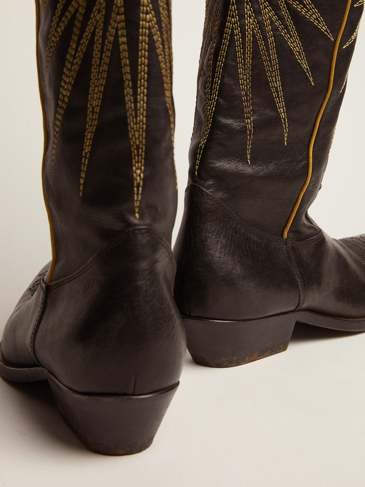 Women's boots in black leather with platinum star inlay| Golden Goose