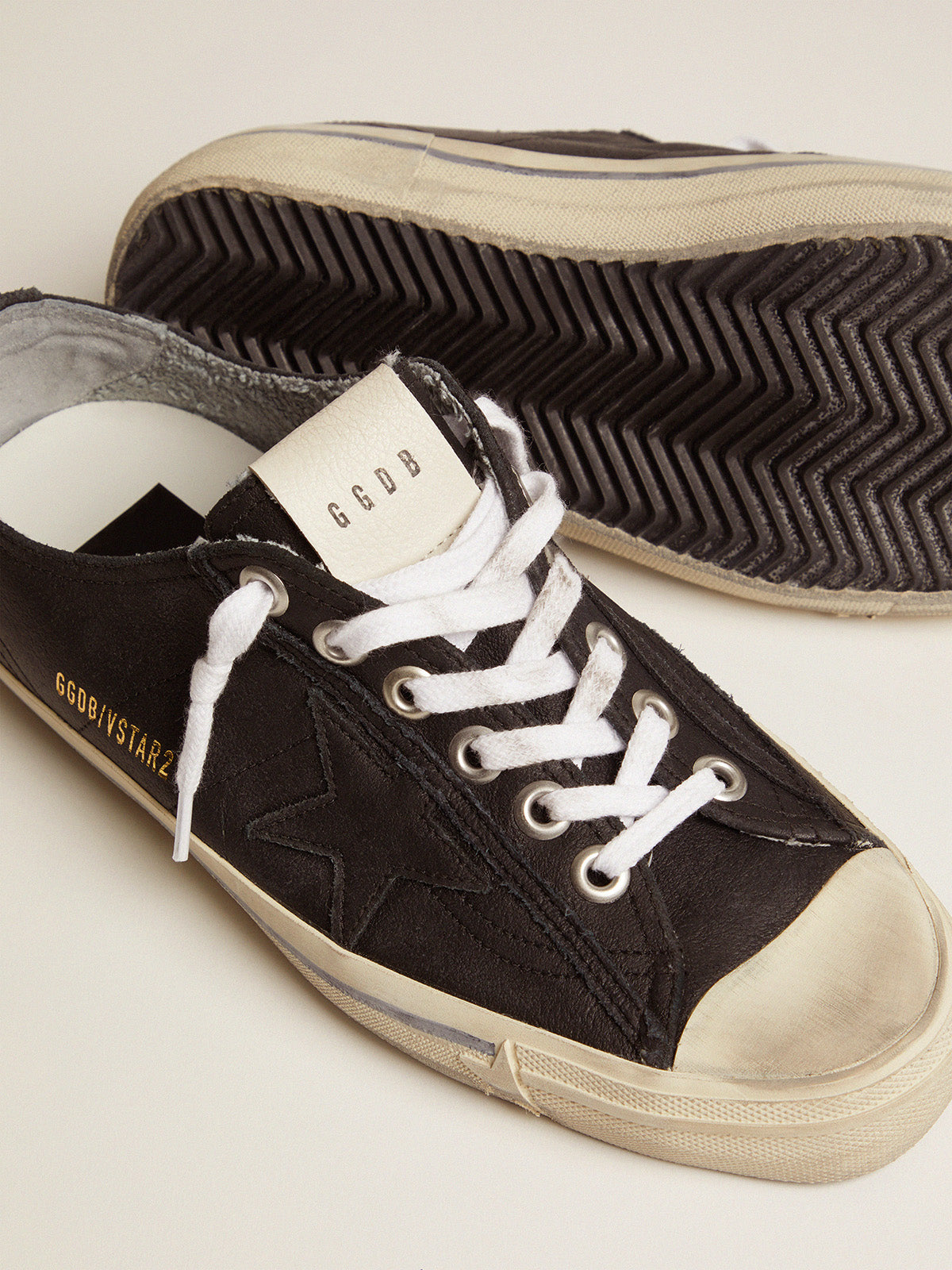 Women's V-Star vintage effect| Golden Goose
