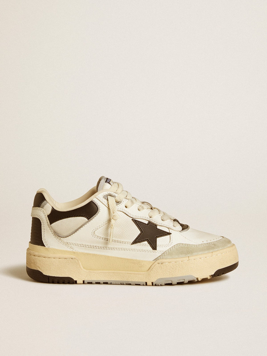 Women's Forty2 with black star and black leather heel tab| Golden Goose