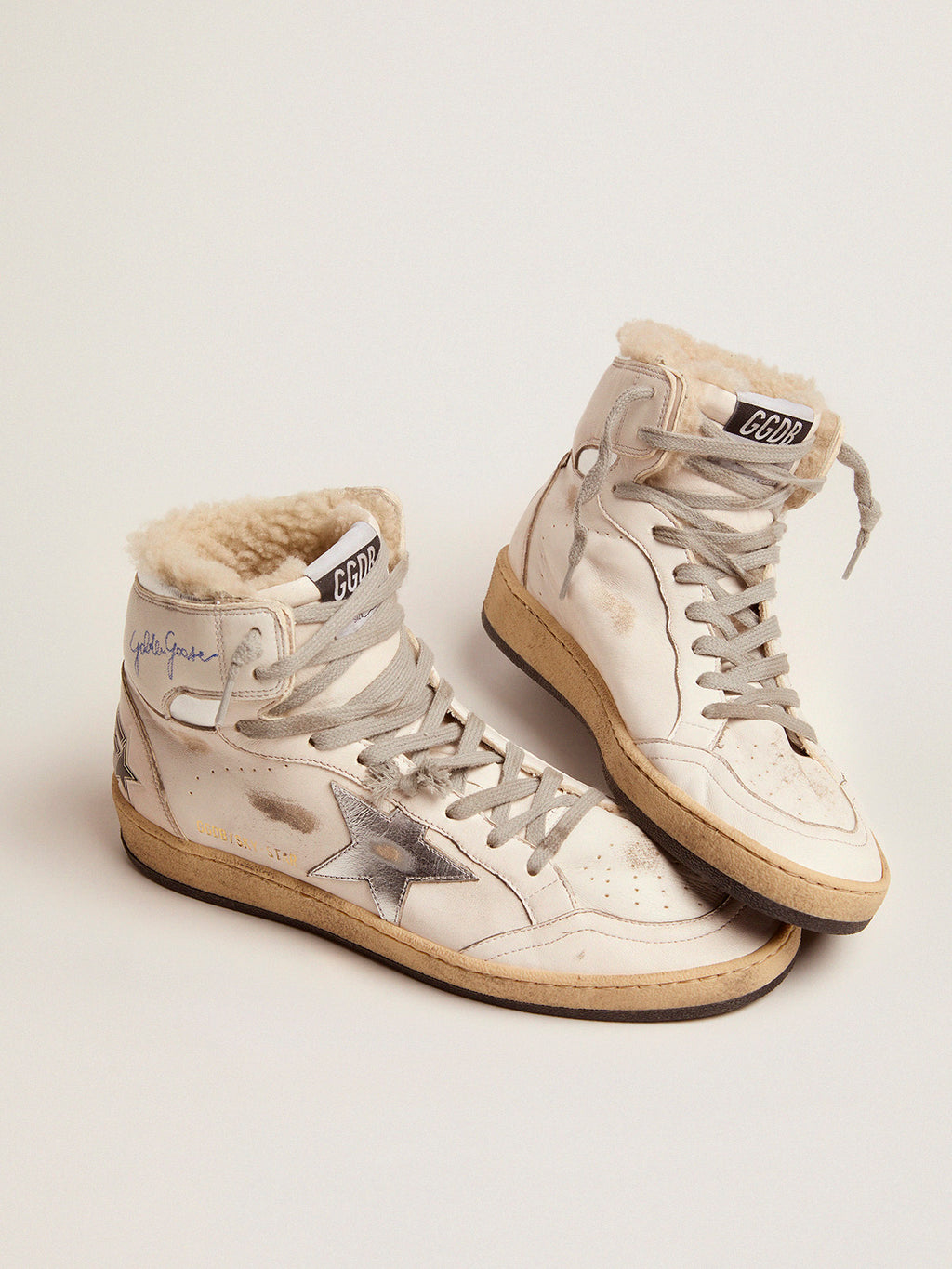 Women's Sky-Star sneakers with signature on the ankle and shearling lining| Golden Goose