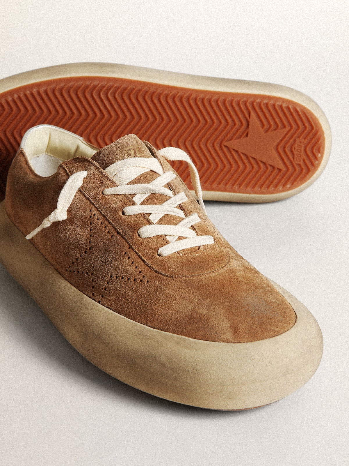 Men's Space-Star in tobacco-colored suede| Golden Goose