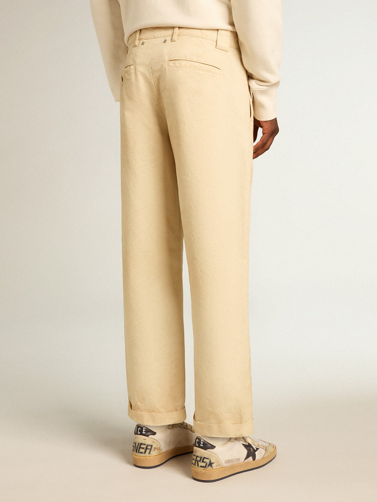 Ecru-colored cotton chinos